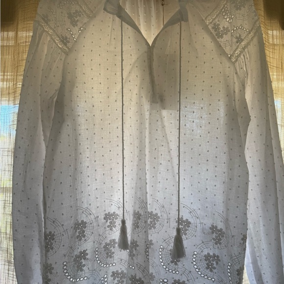 Kasia Elegant White Lace Blouse - Picture 4 of 5